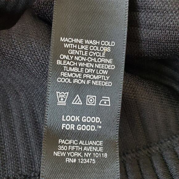 Kenneth Cole Black Ribbed Mock Neck Top Size L NWT - Picture 8 of 11